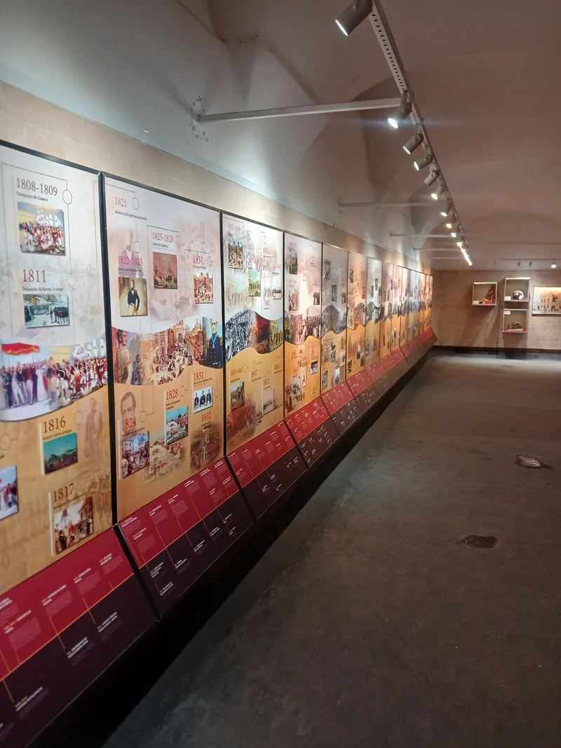 Linha do tempo dos Fuzileiros Navais exposta na antiga Cisterna da Fortaleza de São José